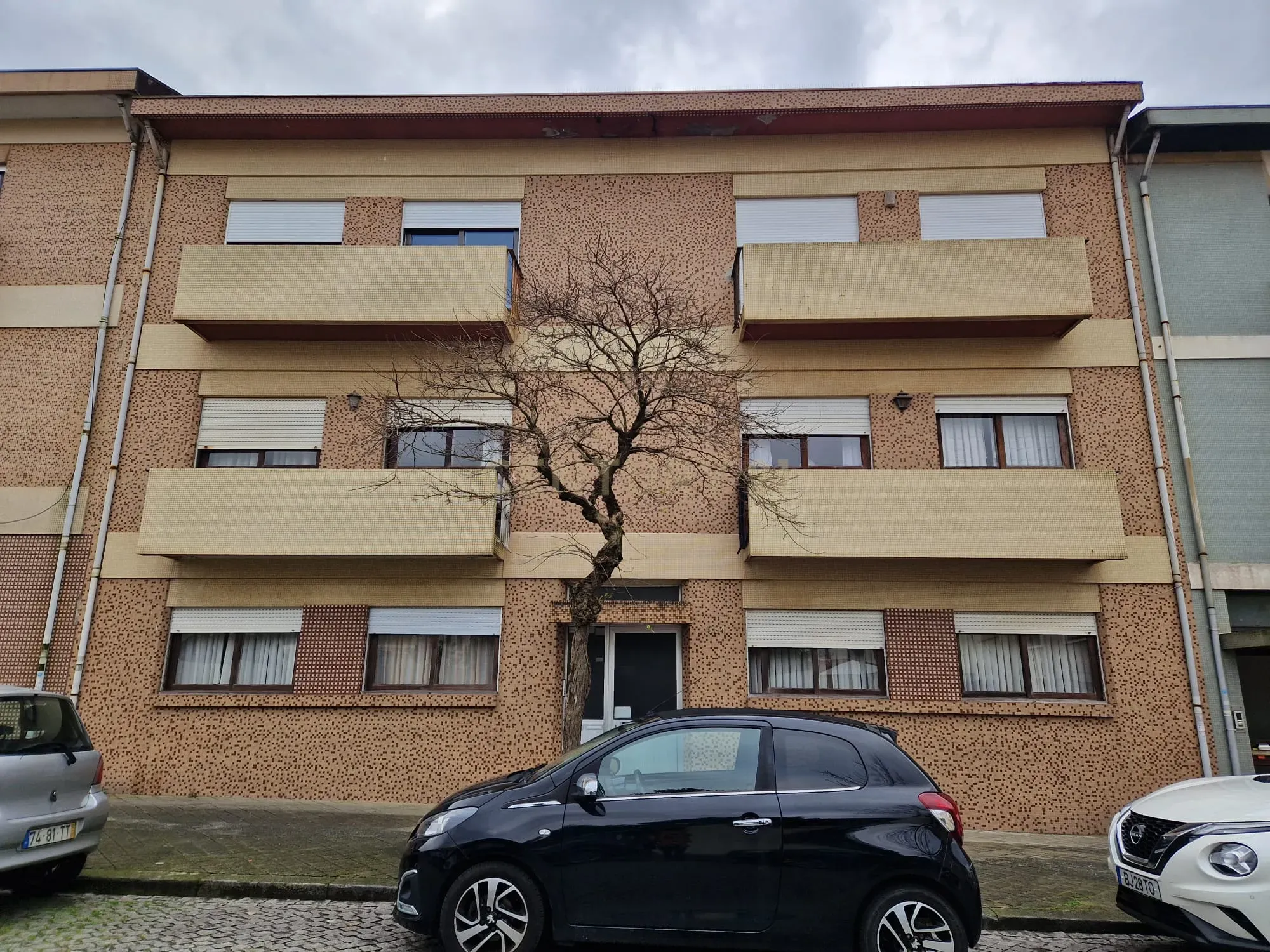 Apartamento T3 em Espinho com Vista e Proximidade à Praia - Image 1